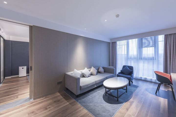 Room 9 of 33