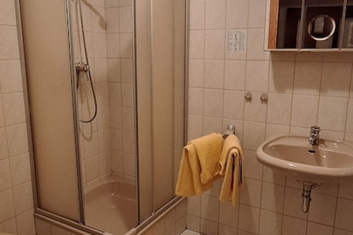 Room 8 of 9