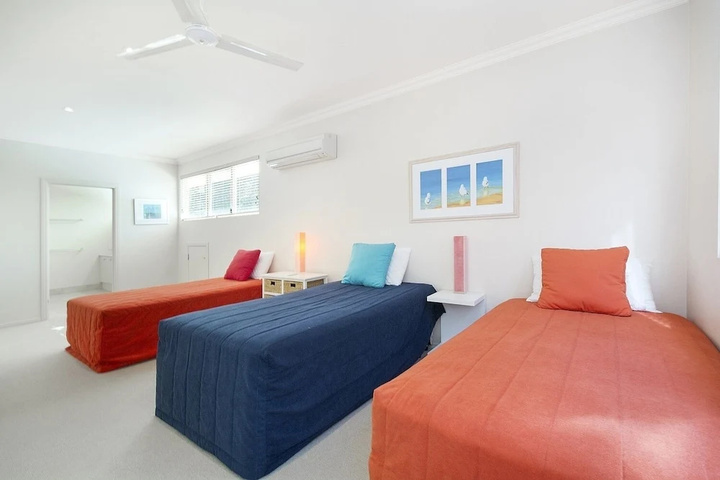 Room 3 of 10
