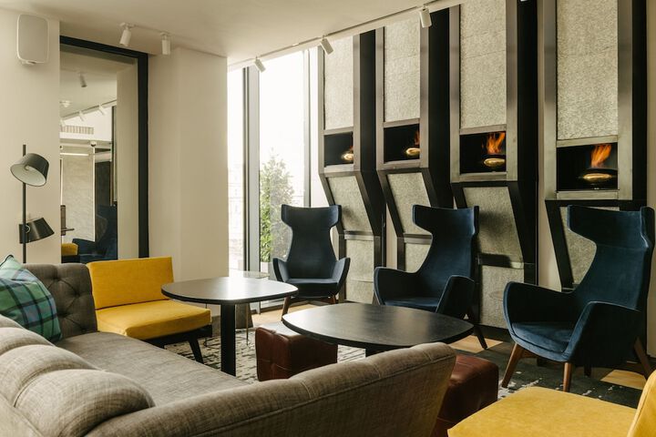 Lounge 57 of 68