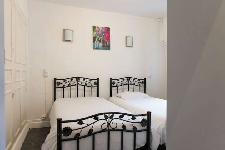 Room 10 of 26