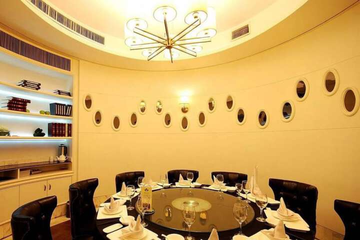 Dining 26 of 32