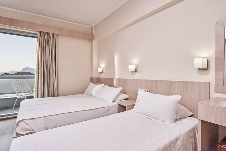 Room 6 of 27