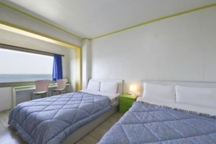 Room 20 of 33