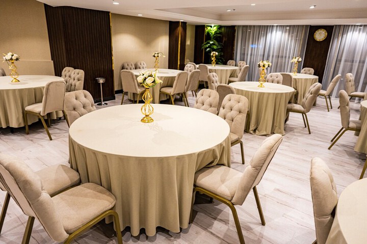 Dining 68 of 81