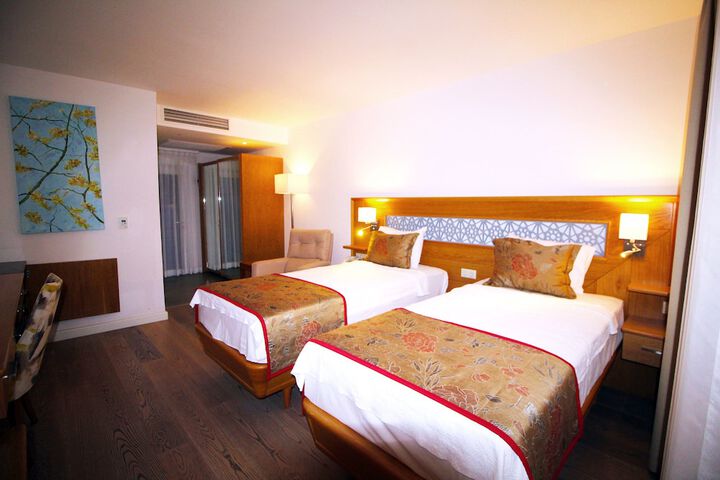 Room 9 of 36
