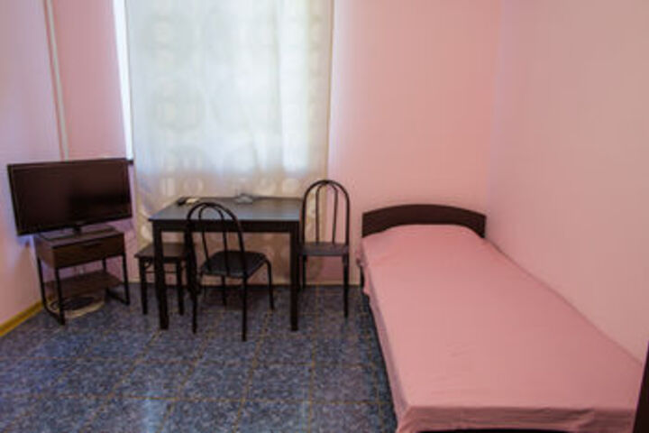 Room 42 of 80