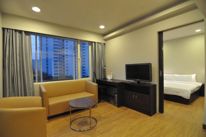 Room 16 of 33