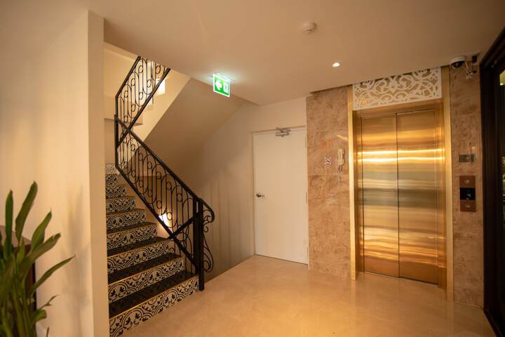 Ballroom/Hall 71 of 89