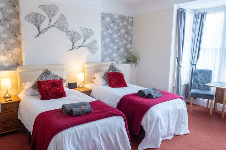 Room 10 of 27