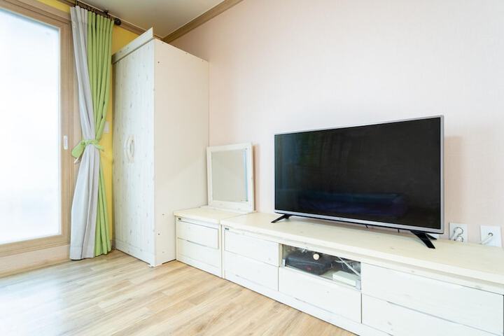 Room 42 of 59