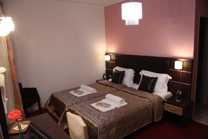 Room 8 of 33