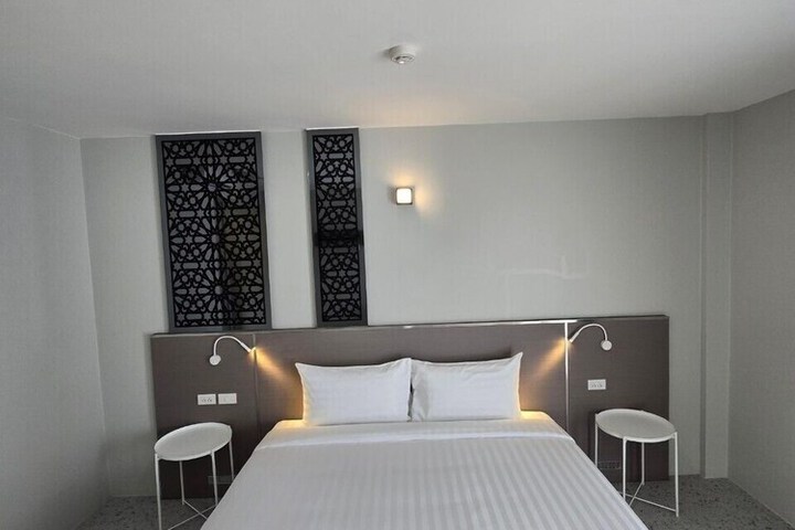 Room 6 of 85