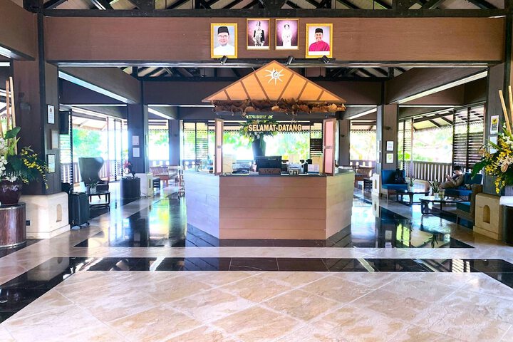 Entrance & Lobby