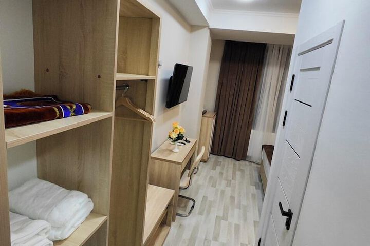 Room 12 of 36