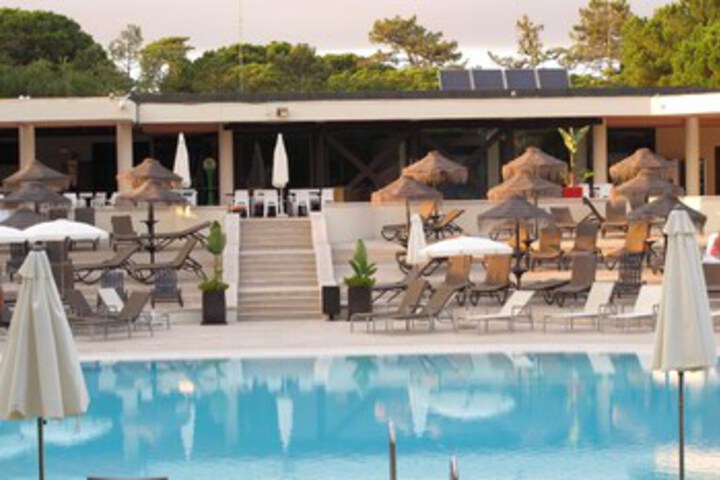 House with One Bedroom in Faro with Pool Access, Furnished Garden and