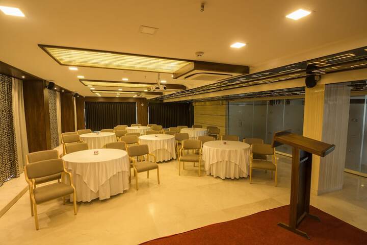 Ballroom/Hall 67 of 79