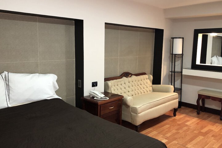 Room 4 of 11