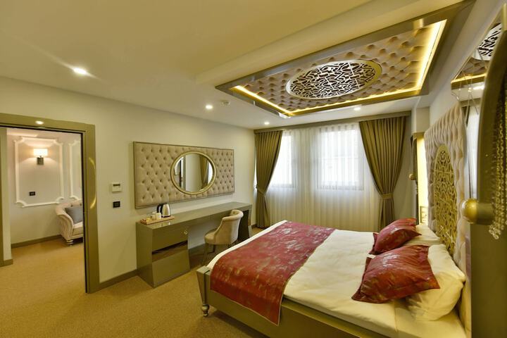 Room 25 of 102