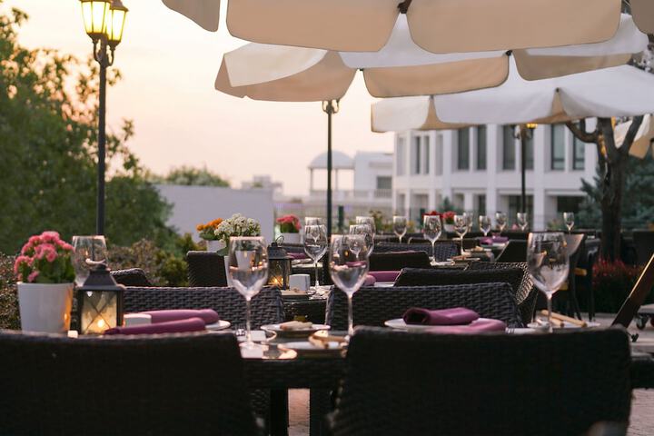 Dining 84 of 140