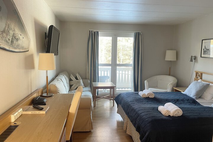 Room 7 of 106