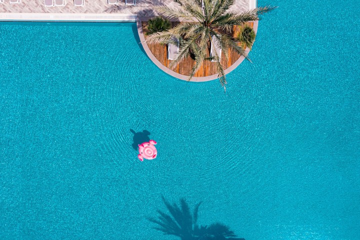 Pool 43 of 196