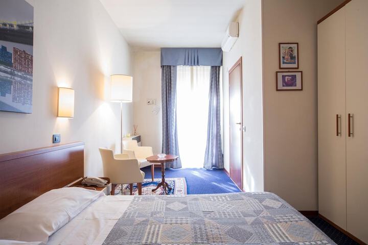 Room 16 of 38