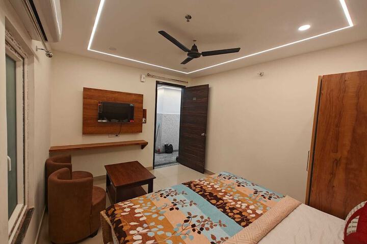 Room 5 of 15