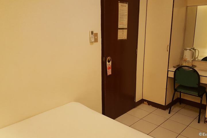 Room 14 of 62