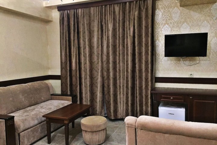 Room 4 of 25