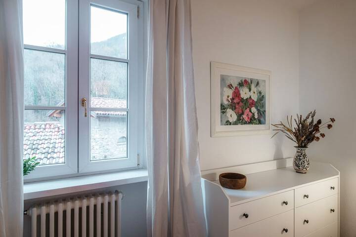 Room 2 of 102