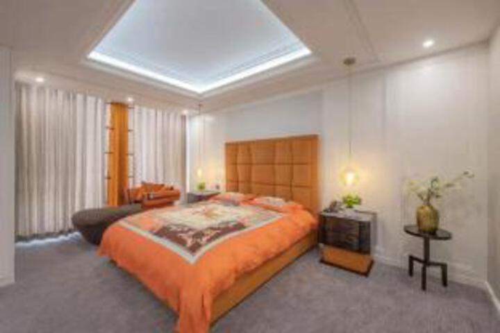 Room 17 of 19