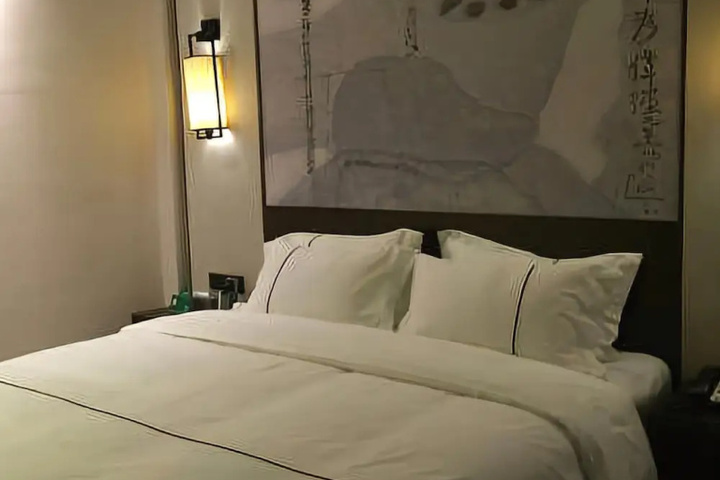 Room 2 of 22