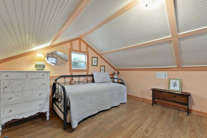 Room 4 of 66