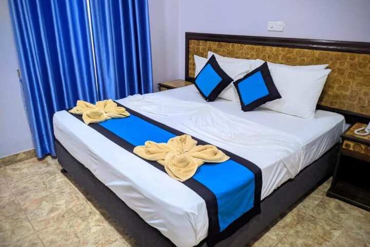 Room 3 of 12