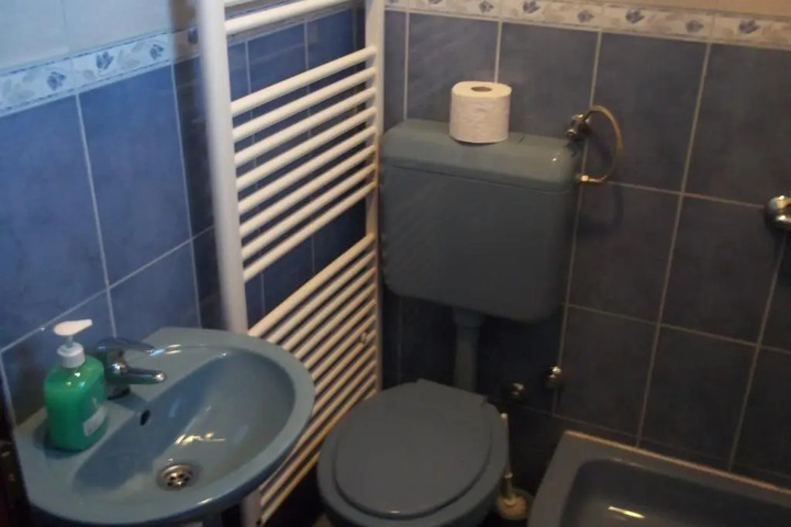 Room 7 of 10