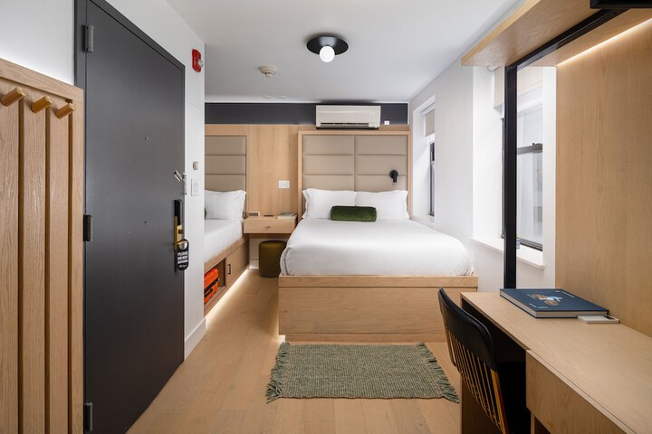 Room 37 of 76