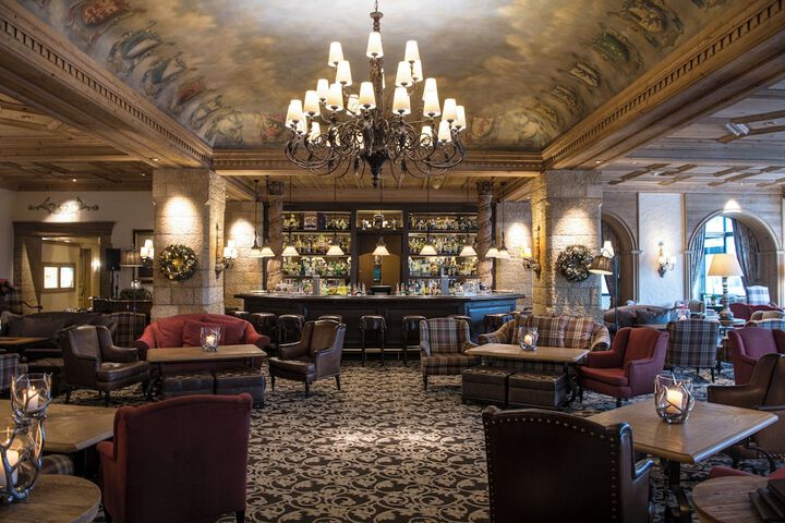 Entrance & Lobby