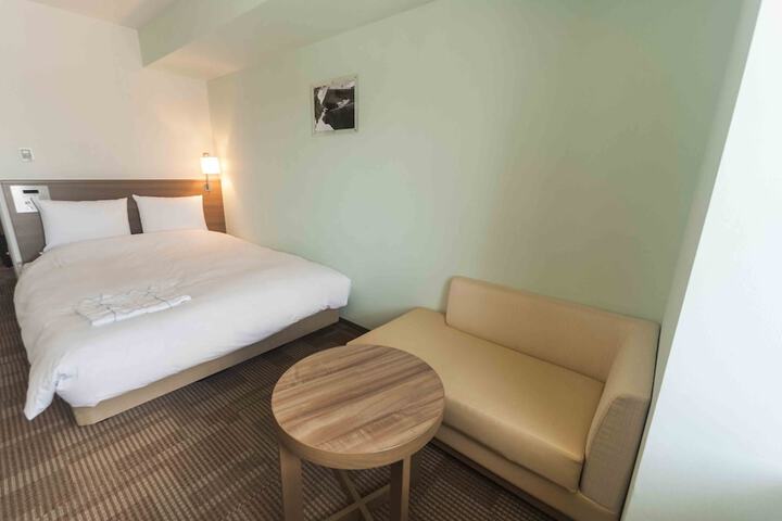 Room 8 of 85