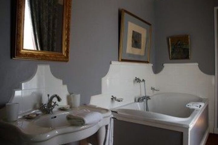 Room 10 of 65