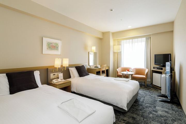 Room 18 of 120