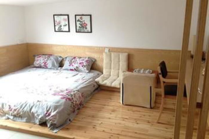 Room 7 of 8