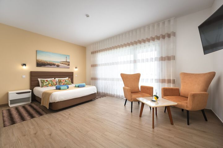 Room 12 of 79