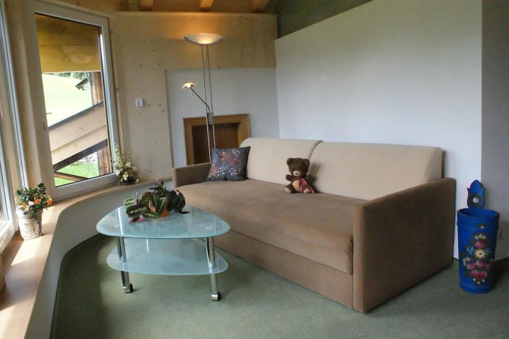 Room 7 of 11
