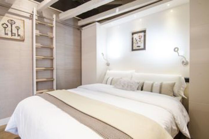 Room 17 of 27
