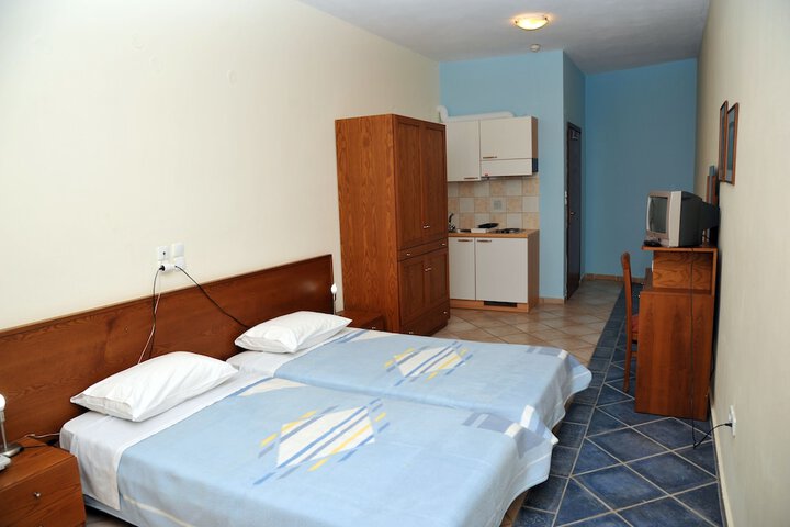 Room 4 of 64