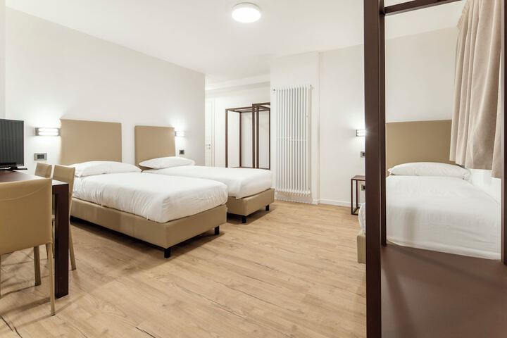 Room 21 of 38