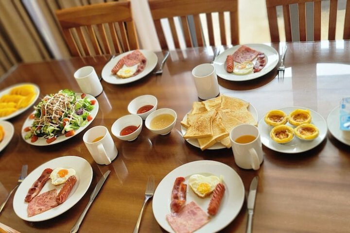 Breakfast/Coffee Service 228 of 246