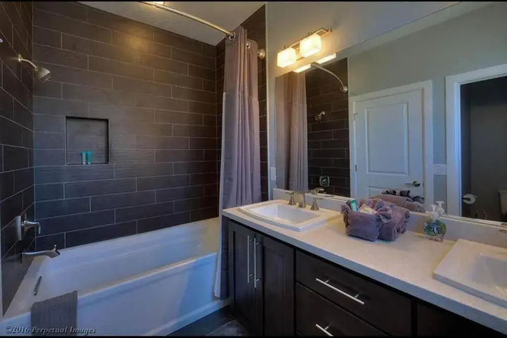 Room 8 of 21