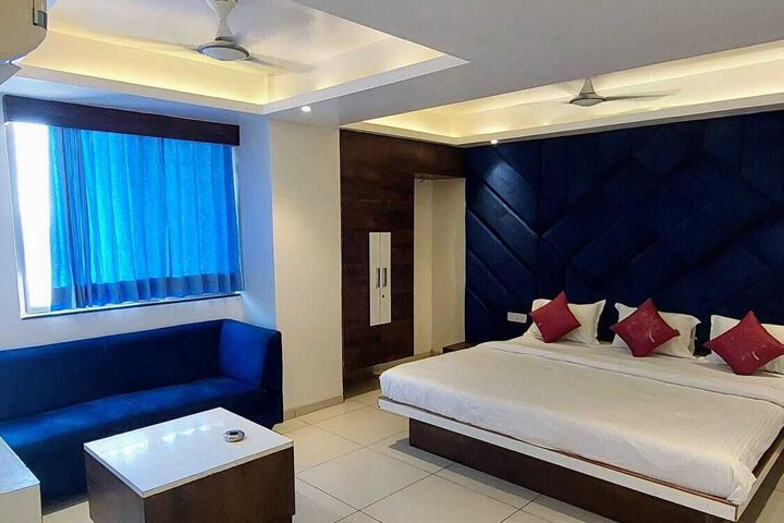 Room 13 of 21